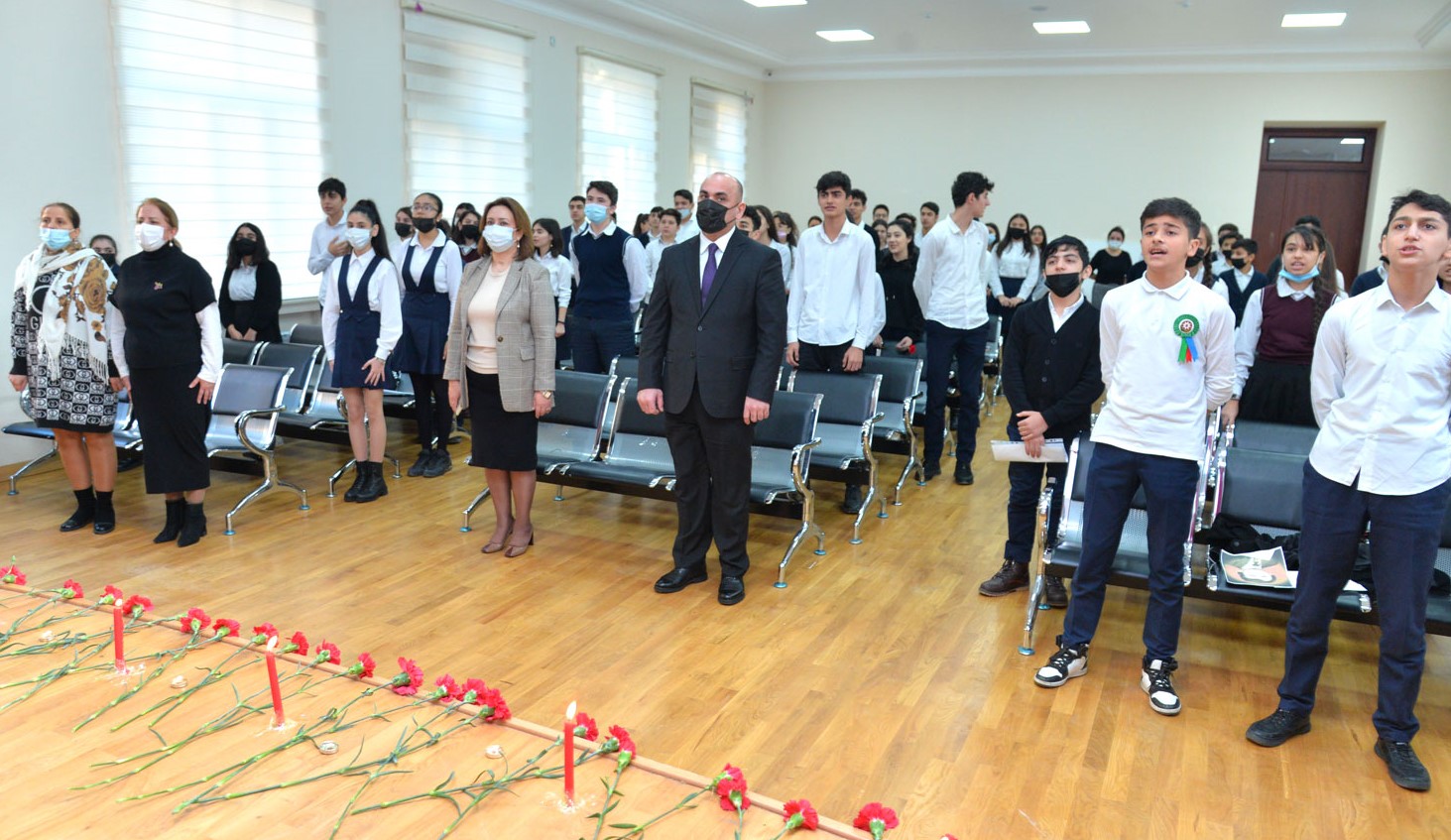 İdarə müdiri 20 Yanvara həsr olunmuş xüsusi dərsləri izləyib